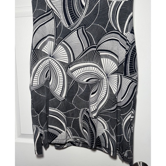 Chicos Travelers Black White Geometric Abstract Sleeveless Top Size 3 XL Slinky - Picture 4 of 9
